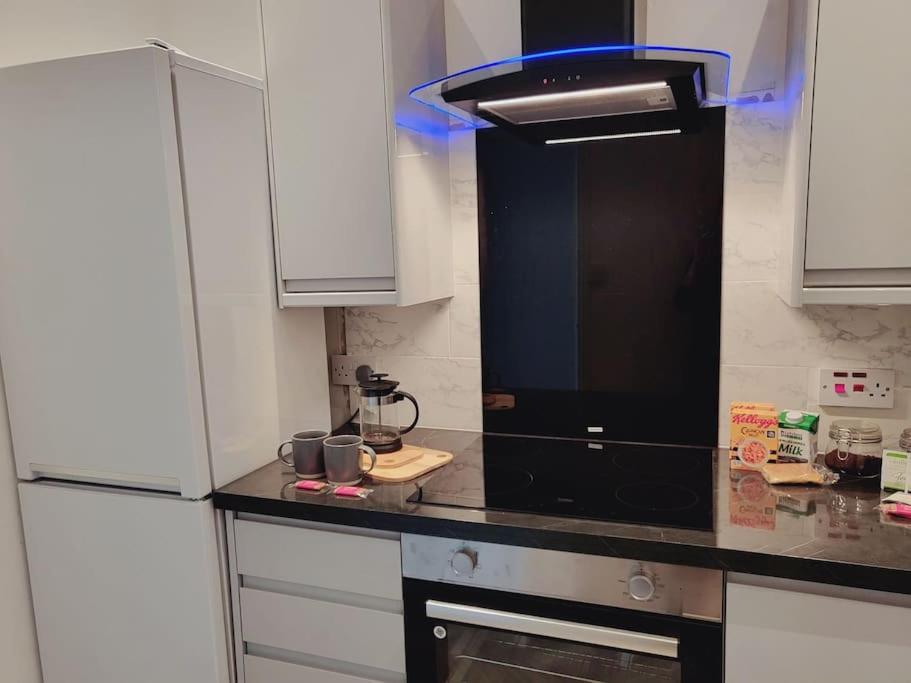 High Street, 2 bed, newly refurb