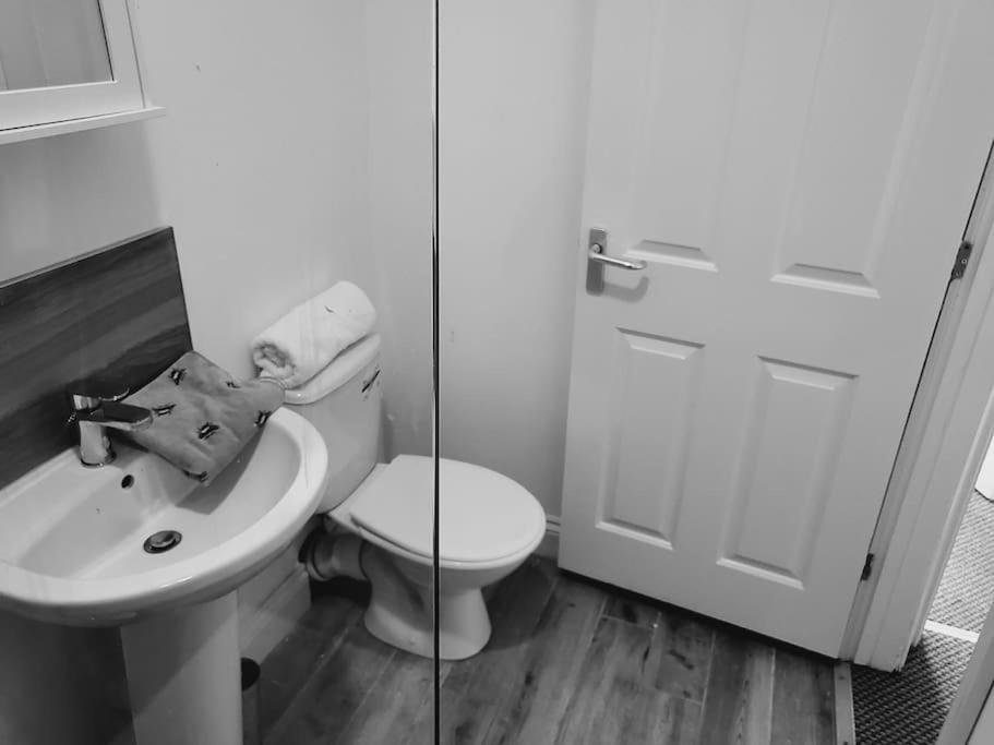 High Street, 2 bed, newly refurb