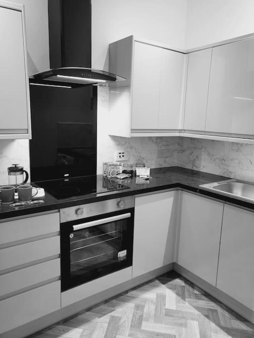 High Street, 2 bed, newly refurb