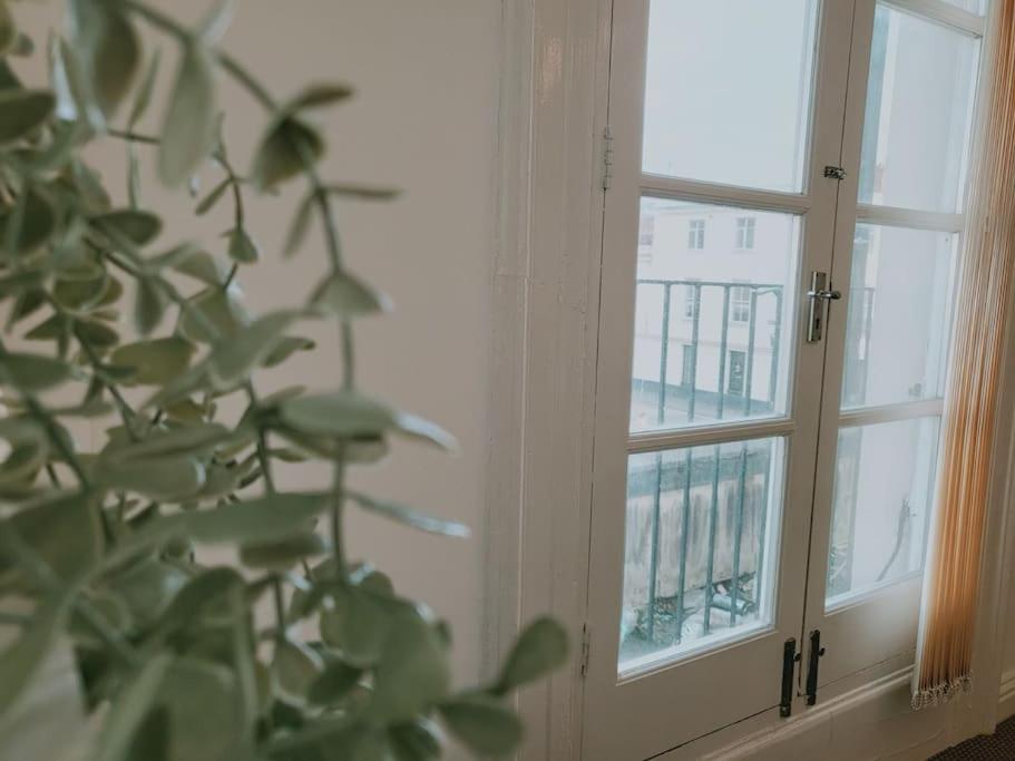 High Street, 2 bed, newly refurb