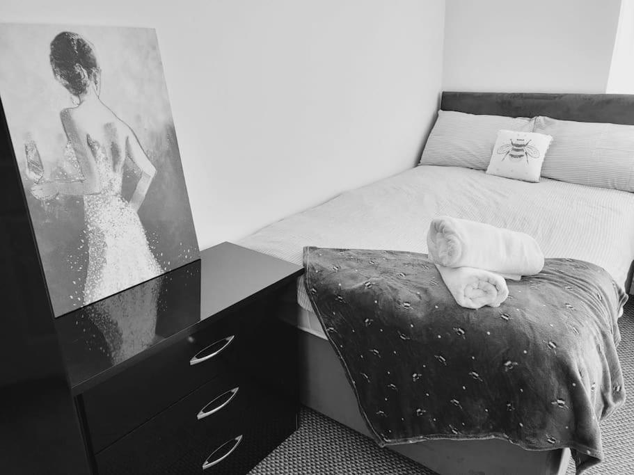 High Street, 2 bed, newly refurb