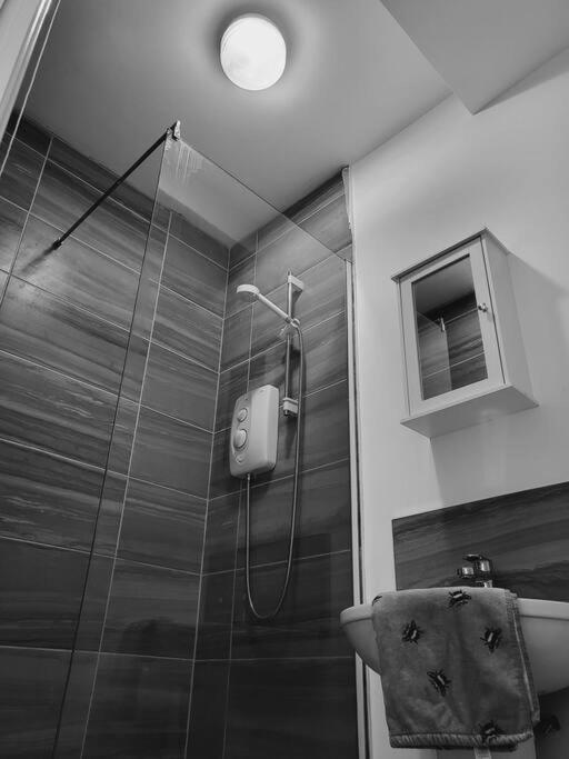 High Street, 2 bed, newly refurb