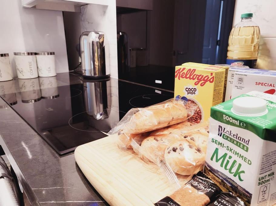 High Street, 2 bed, newly refurb