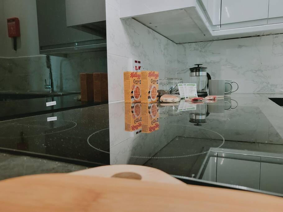 High Street, 2 bed, newly refurb