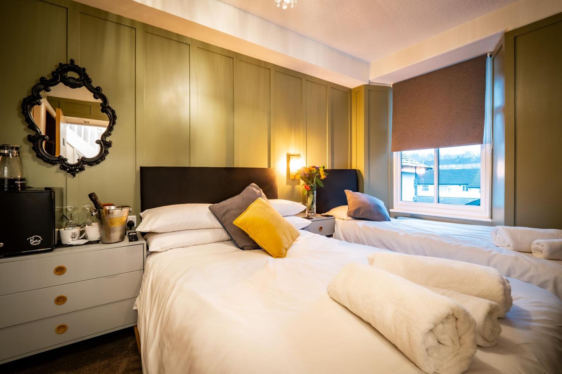 Twin Room with Private Bathroom