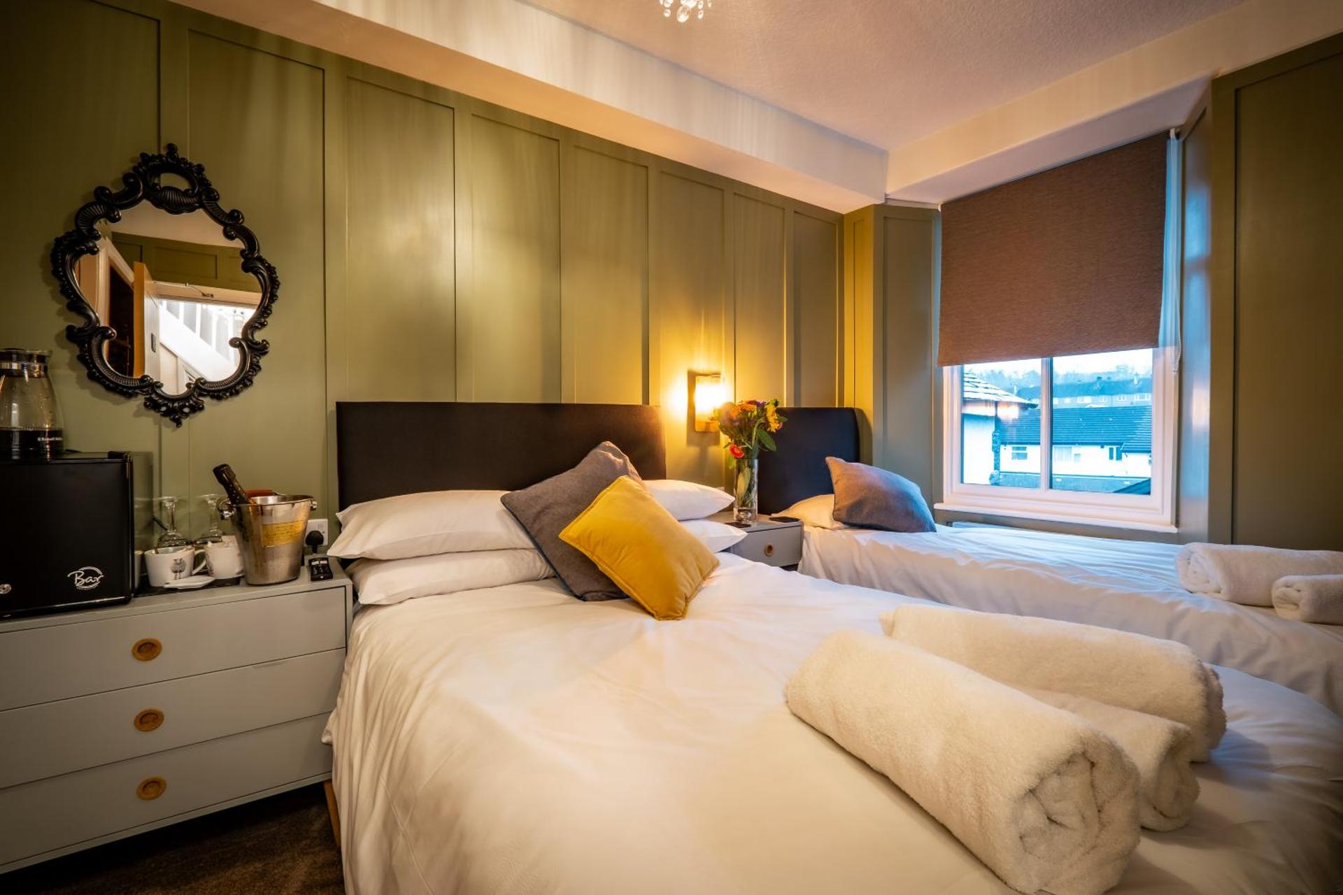 Twin Room with Private Bathroom