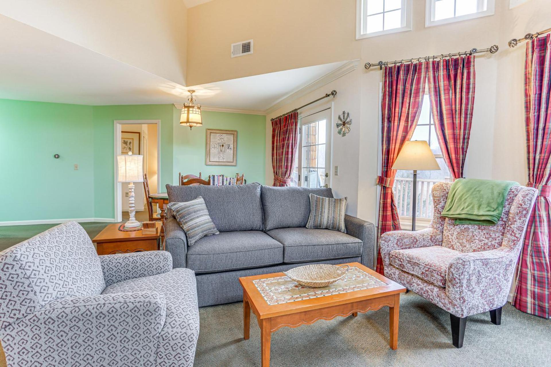 Spacious Condo with View Less Than 1 Mi to Mtn Creek Resort!