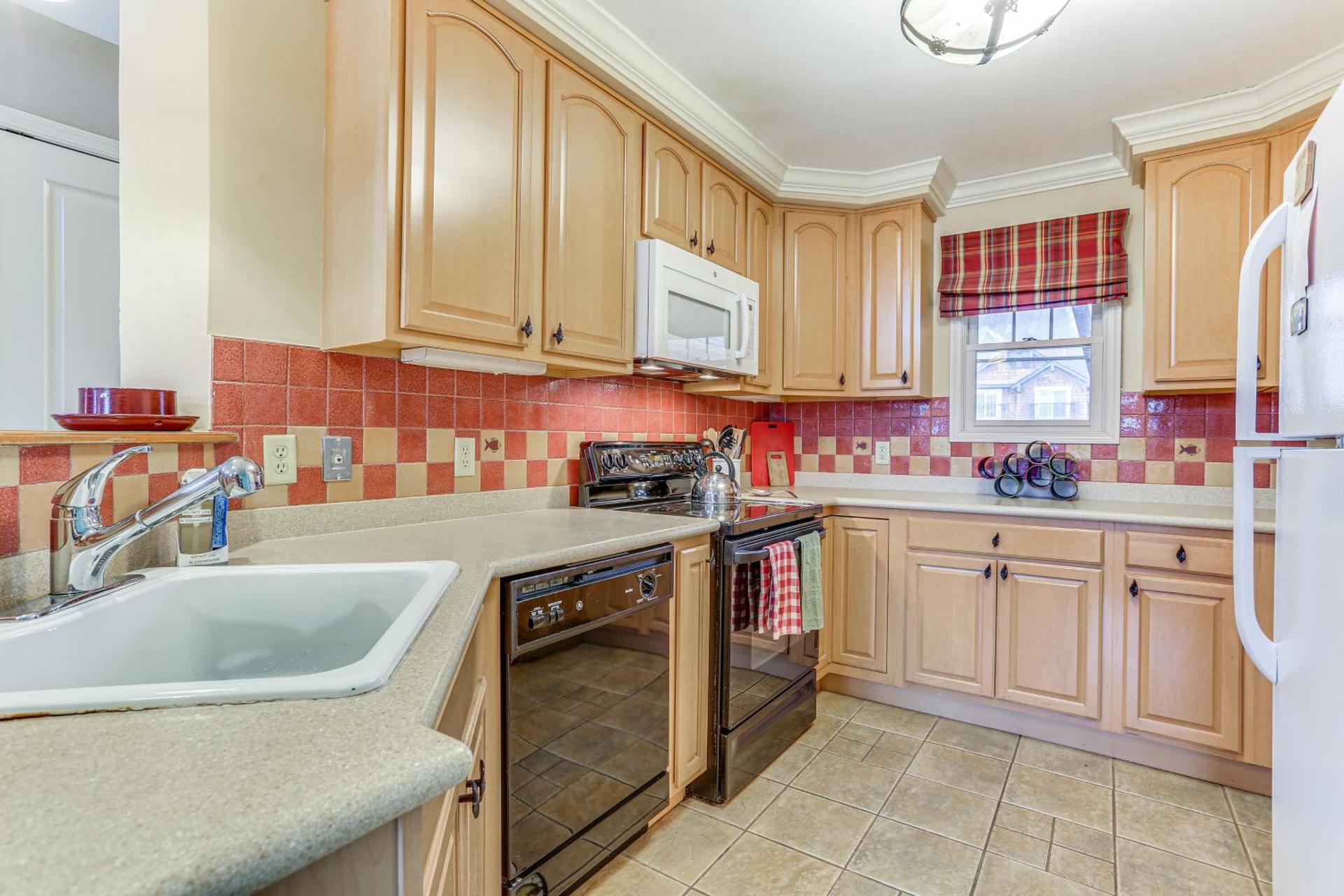 Spacious Condo with View Less Than 1 Mi to Mtn Creek Resort!