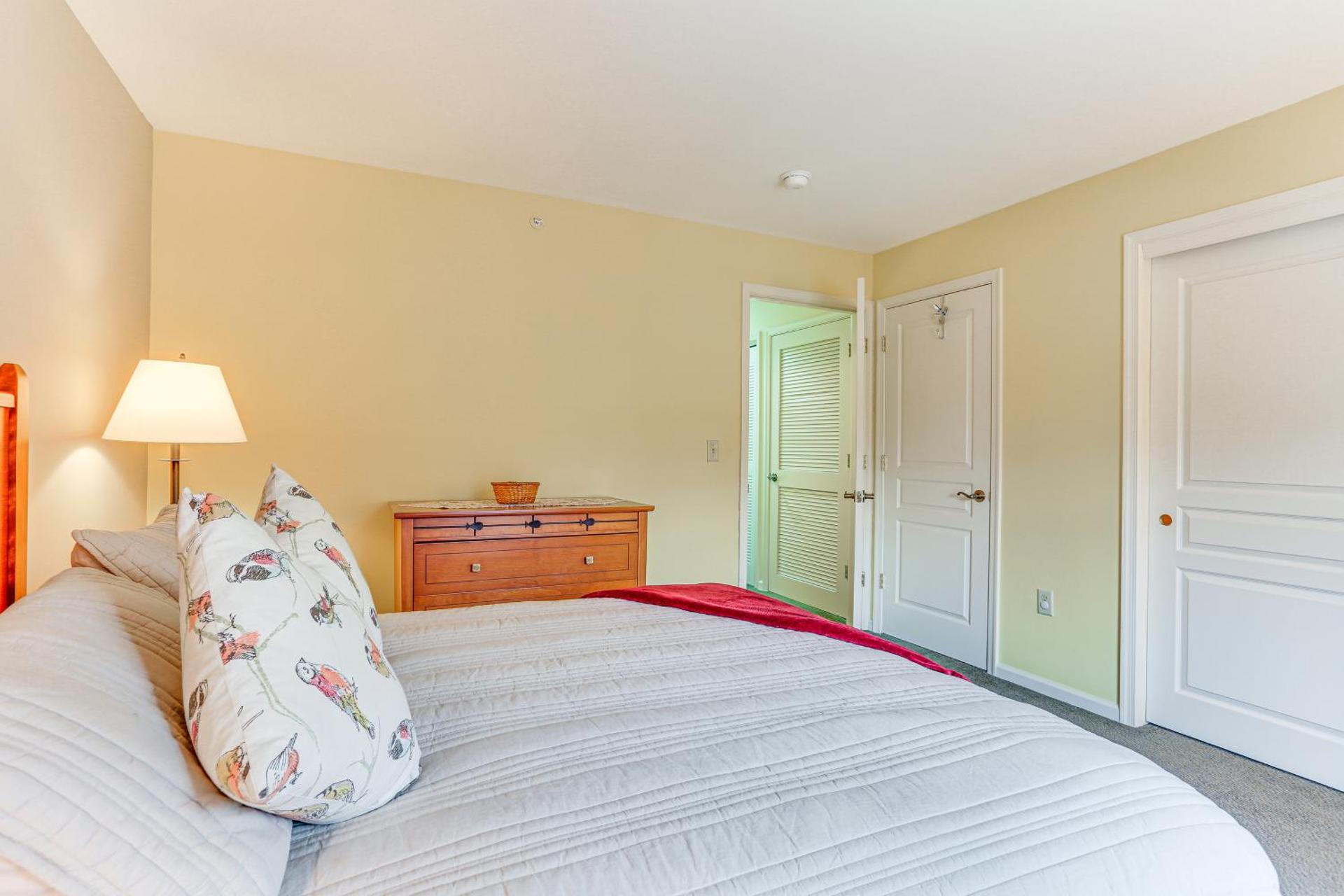 Spacious Condo with View Less Than 1 Mi to Mtn Creek Resort!