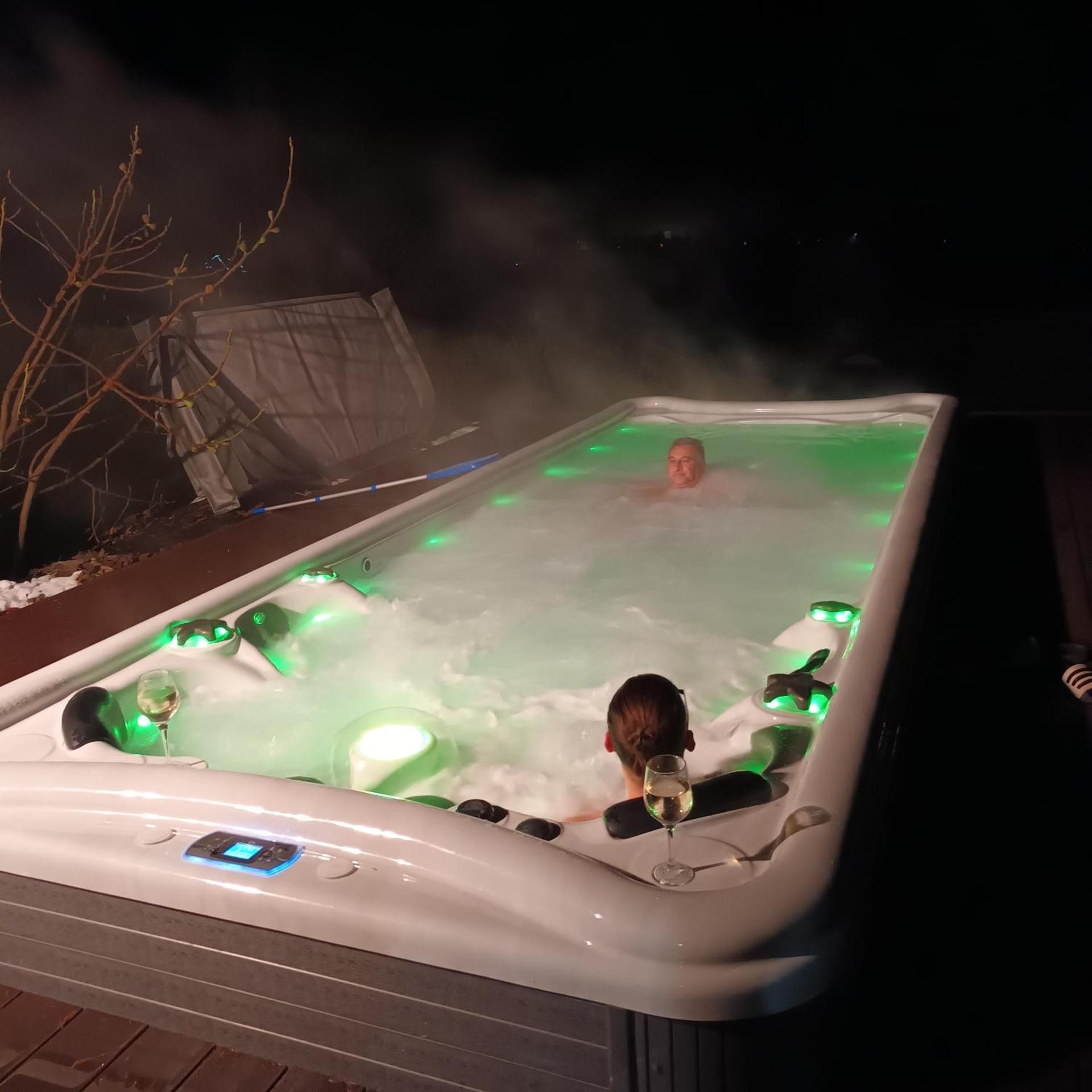 Villa Wolf Castle - vanjski grijani bazen