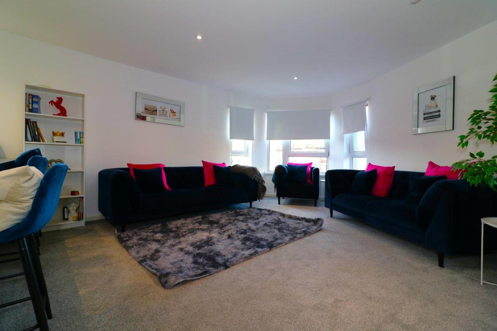 Glas Go Executive 2-Bedroom Apartment near OVO Hydro Free Parking