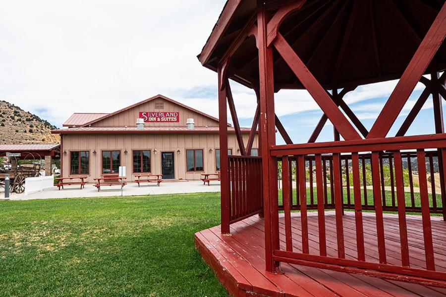 Silverland Inn