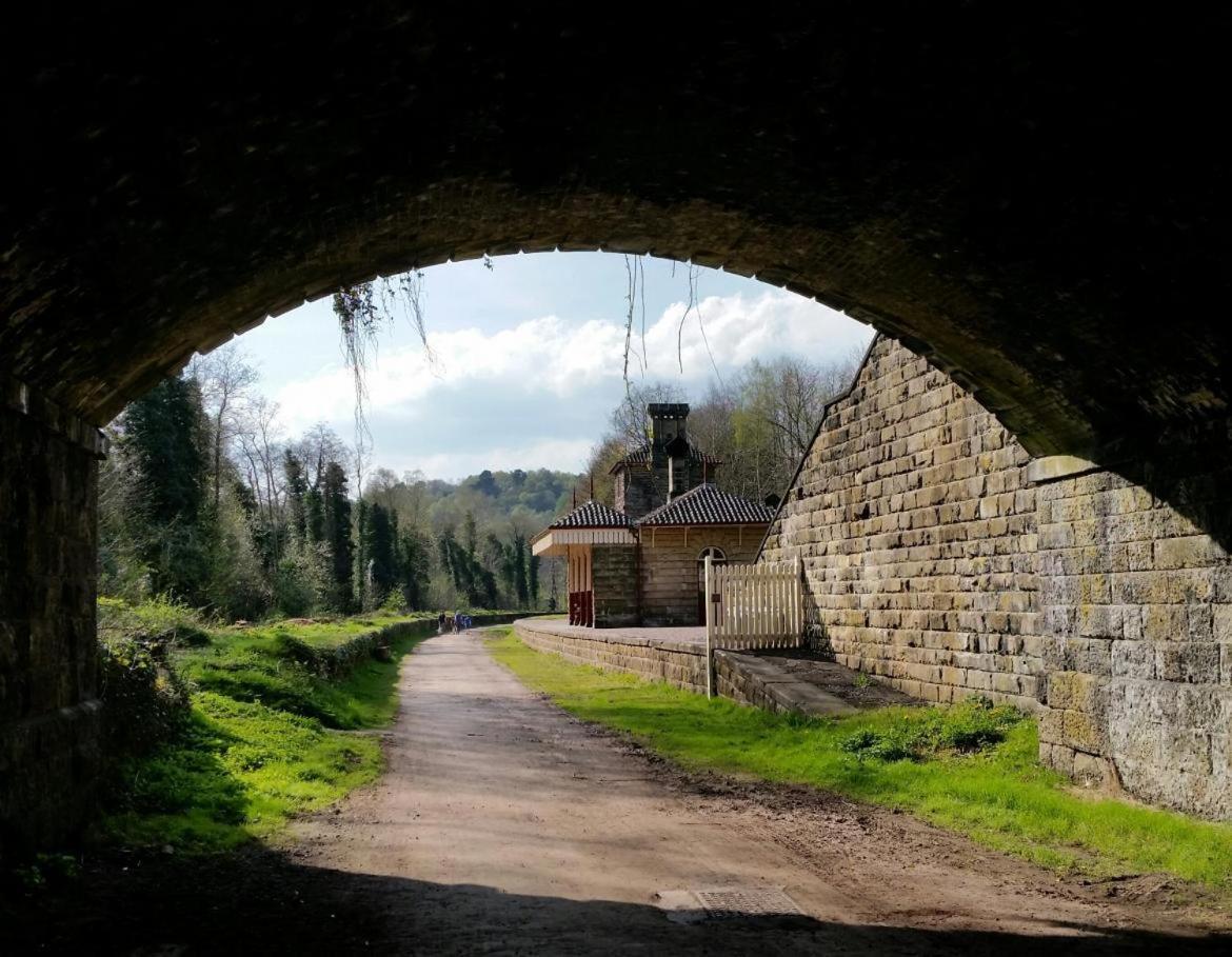 Honeysuckle Cottage -PART OF ALTON COTTAGES