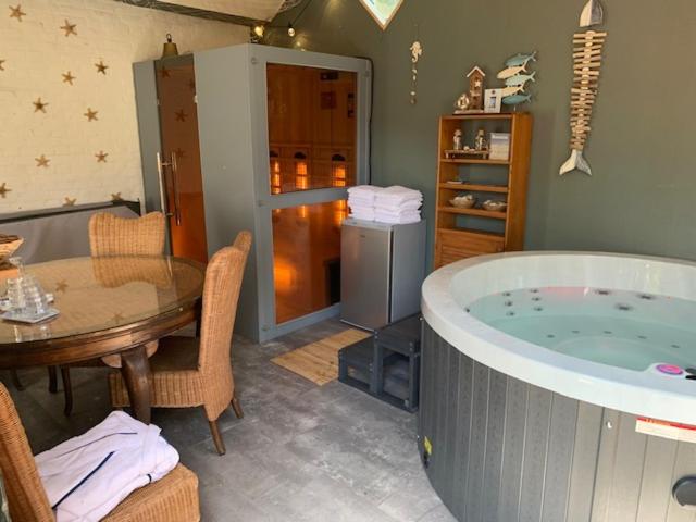 B&B Petit Chateau - Rust, comfort en stijl in het hart van Zeeuws-Vlaanderen