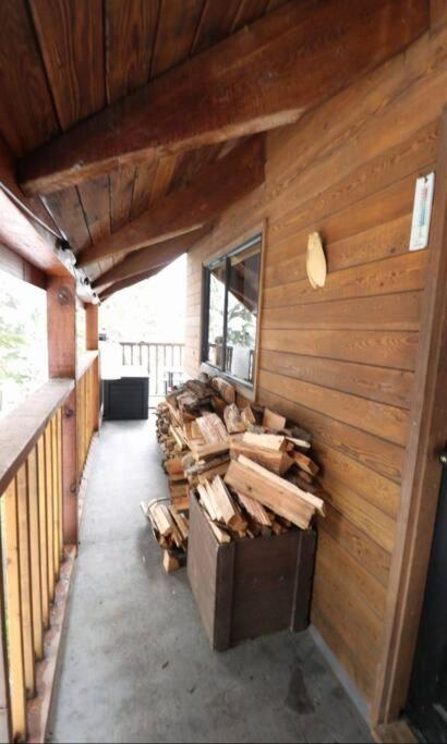 Romantic Off-Grid Cabin by Glacier lake