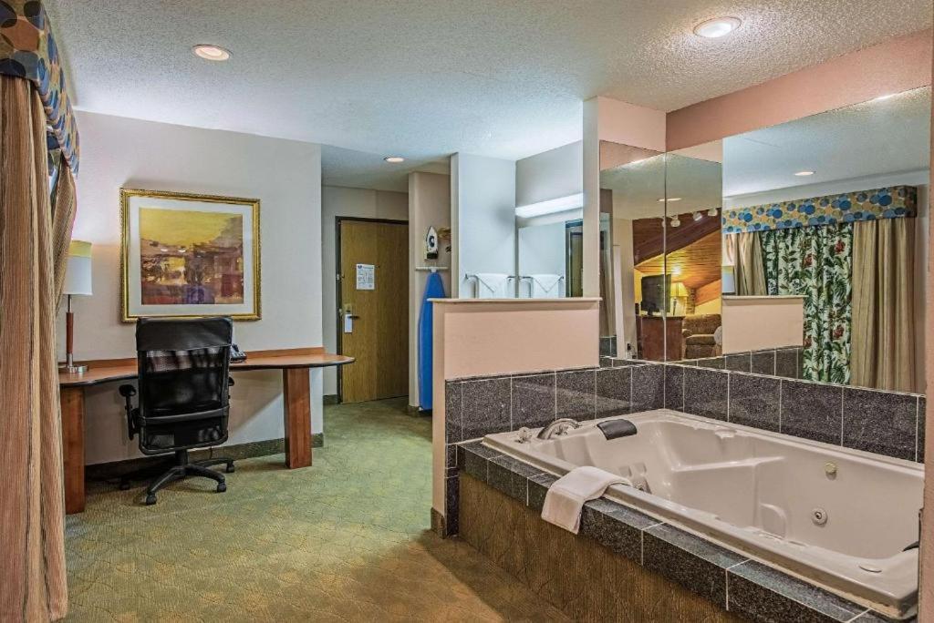 Royal Inn Suites