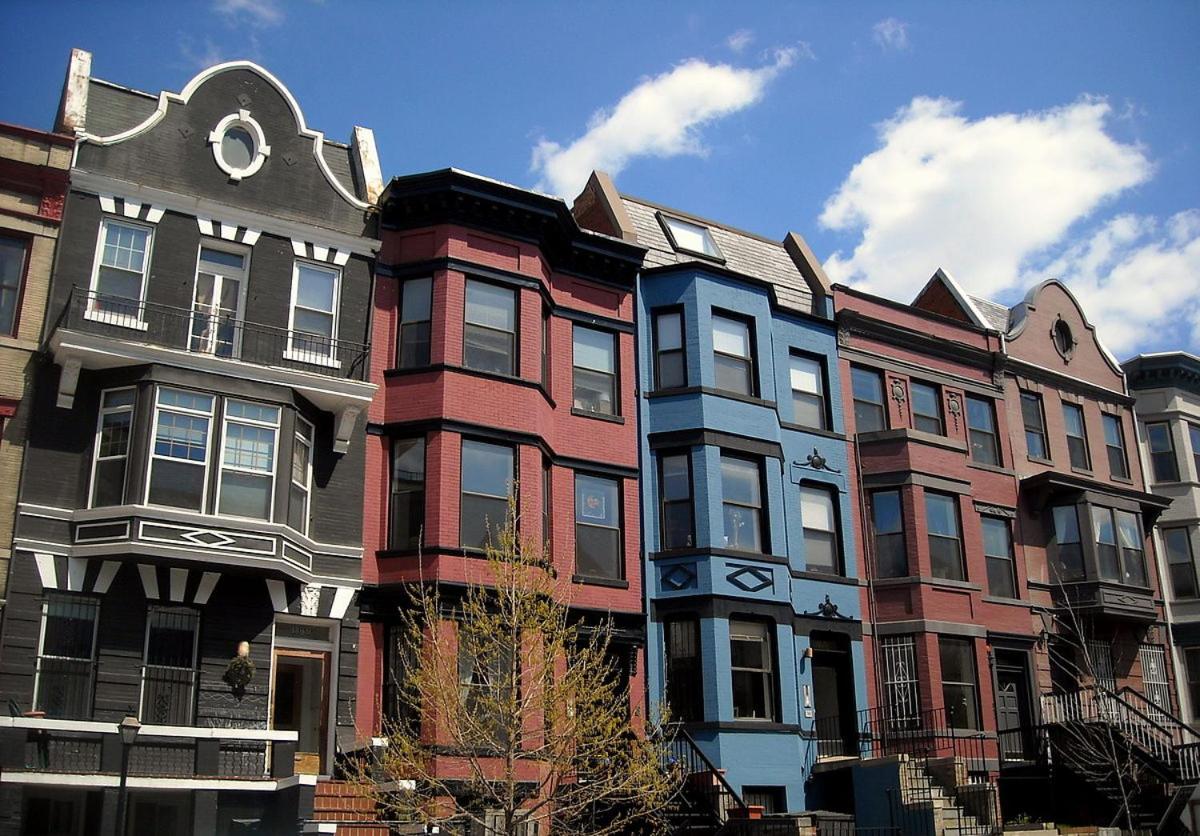 Men House JFK Airport