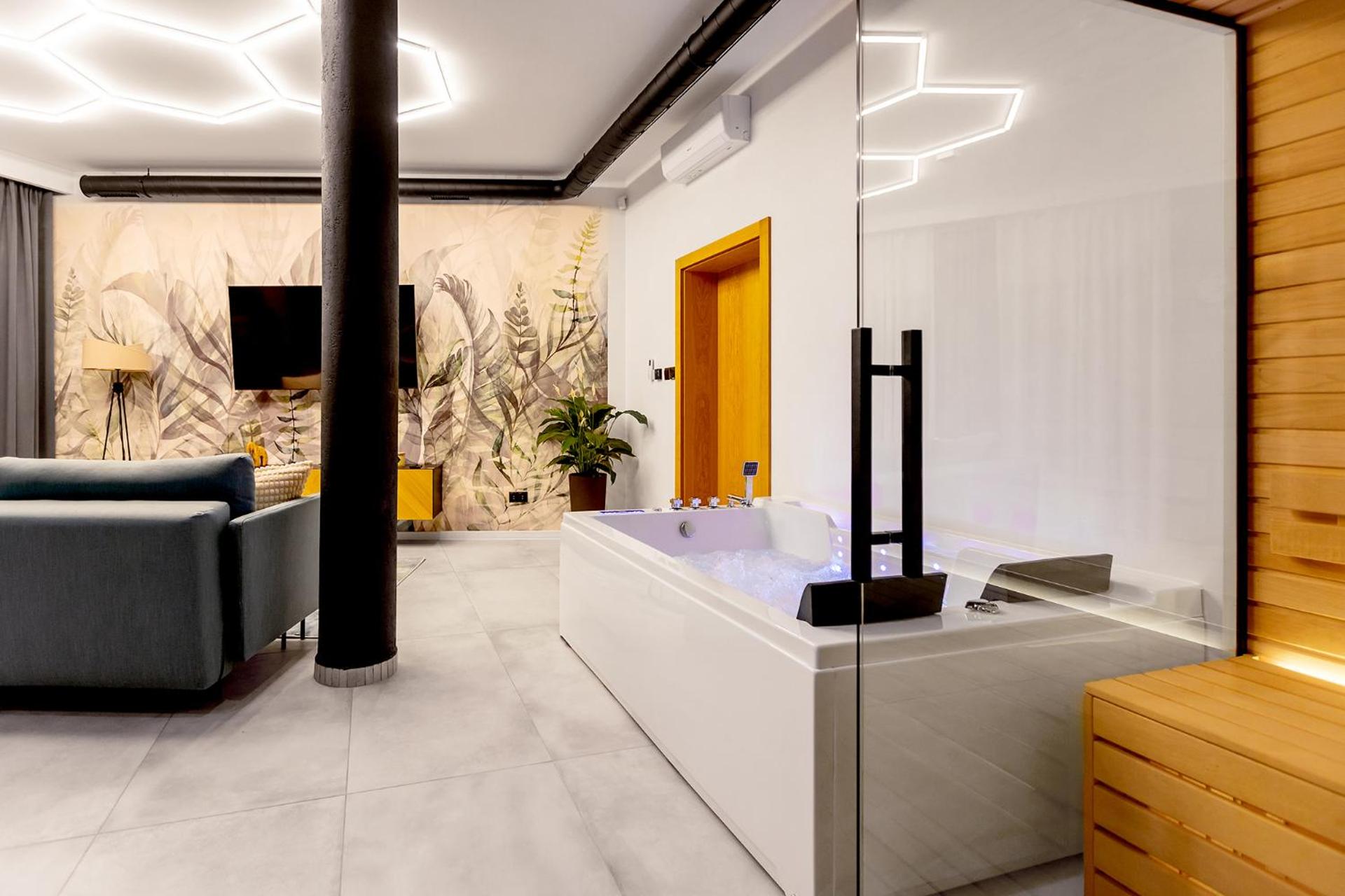 Warowna 2 Premium Spa Jacuzzi & Sauna