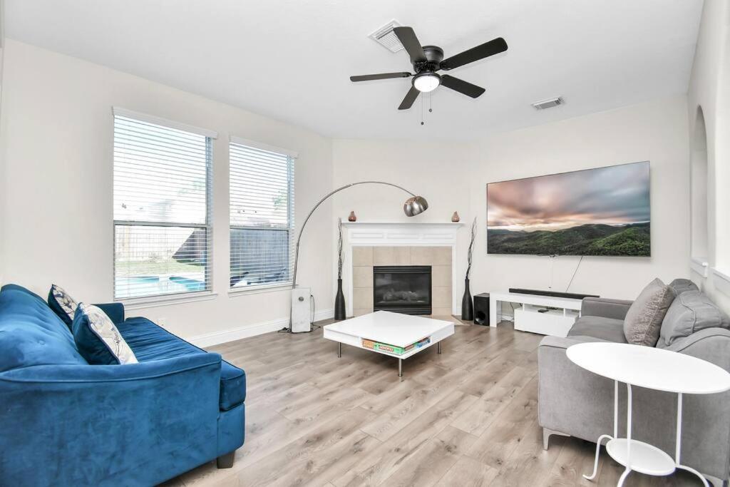 Tranquil 4-BR Oasis With Pool & Backyard Bliss!