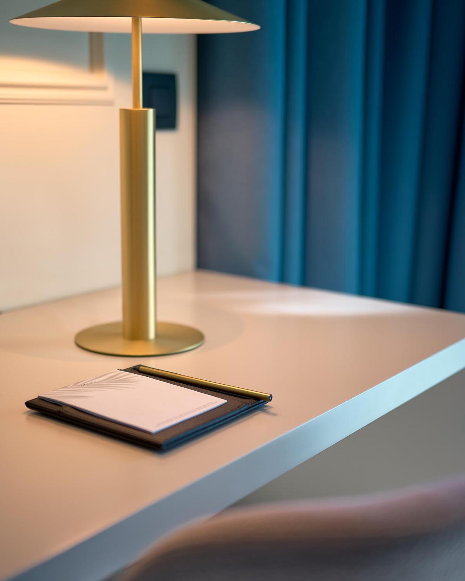 Deluxe room with balcony and partial sea view