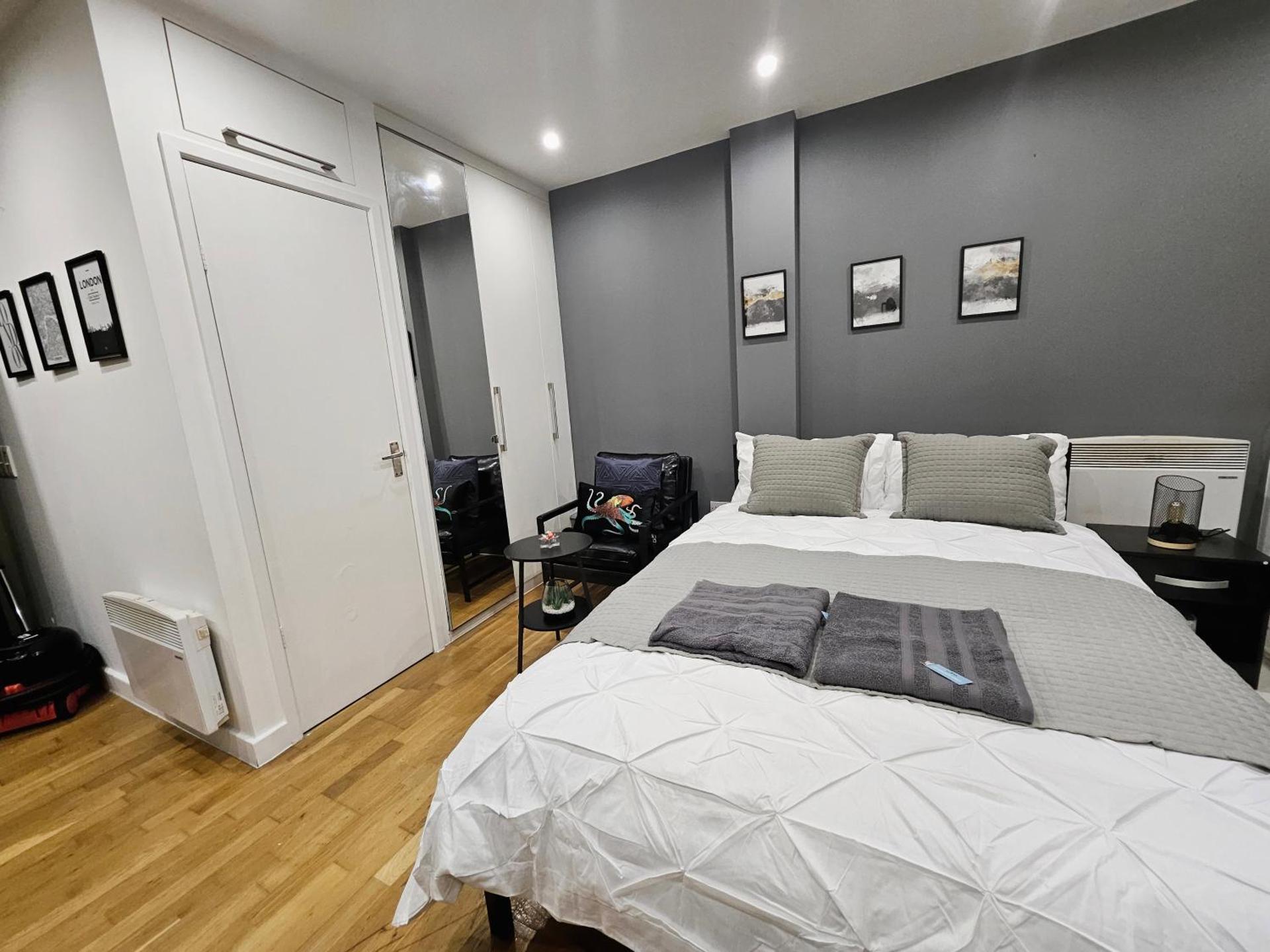 GDY0 - The Green Dragon Apartment