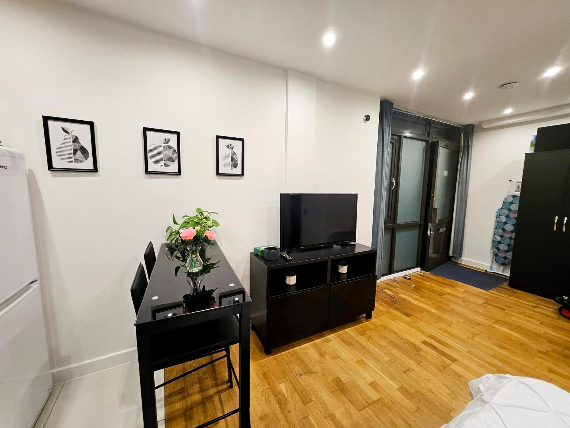 GDY0 - The Green Dragon Apartment