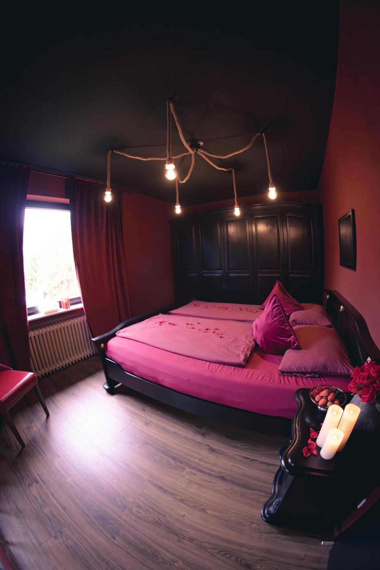 Erwachsenenhotel BDSM Apartment Hotel Emotion Apartments mit privater Sauna und Whirlpool