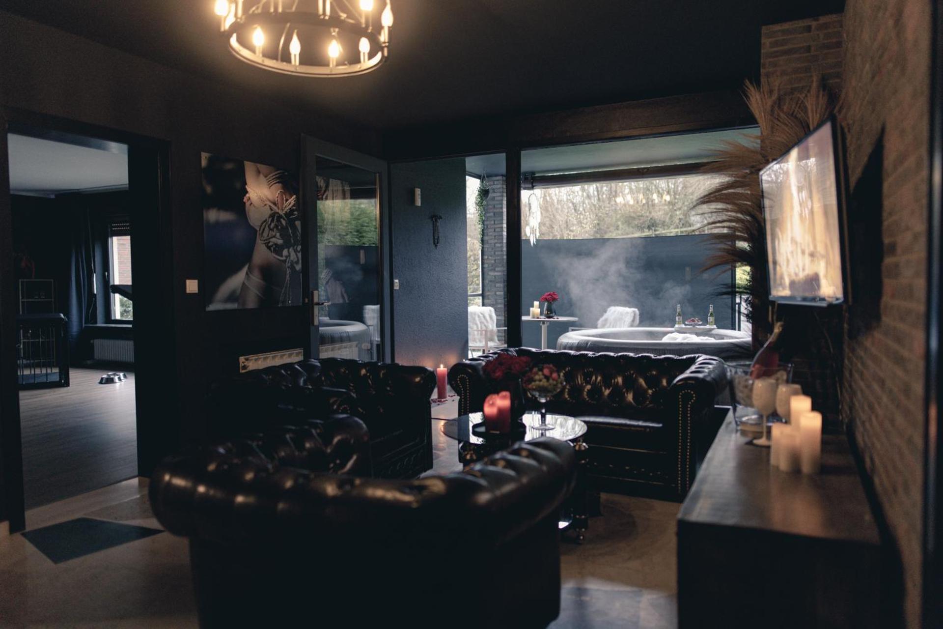 Erwachsenenhotel BDSM Apartment Hotel Emotion Apartments mit privater Sauna und Whirlpool