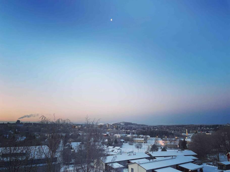 Top floor apt with stunning view