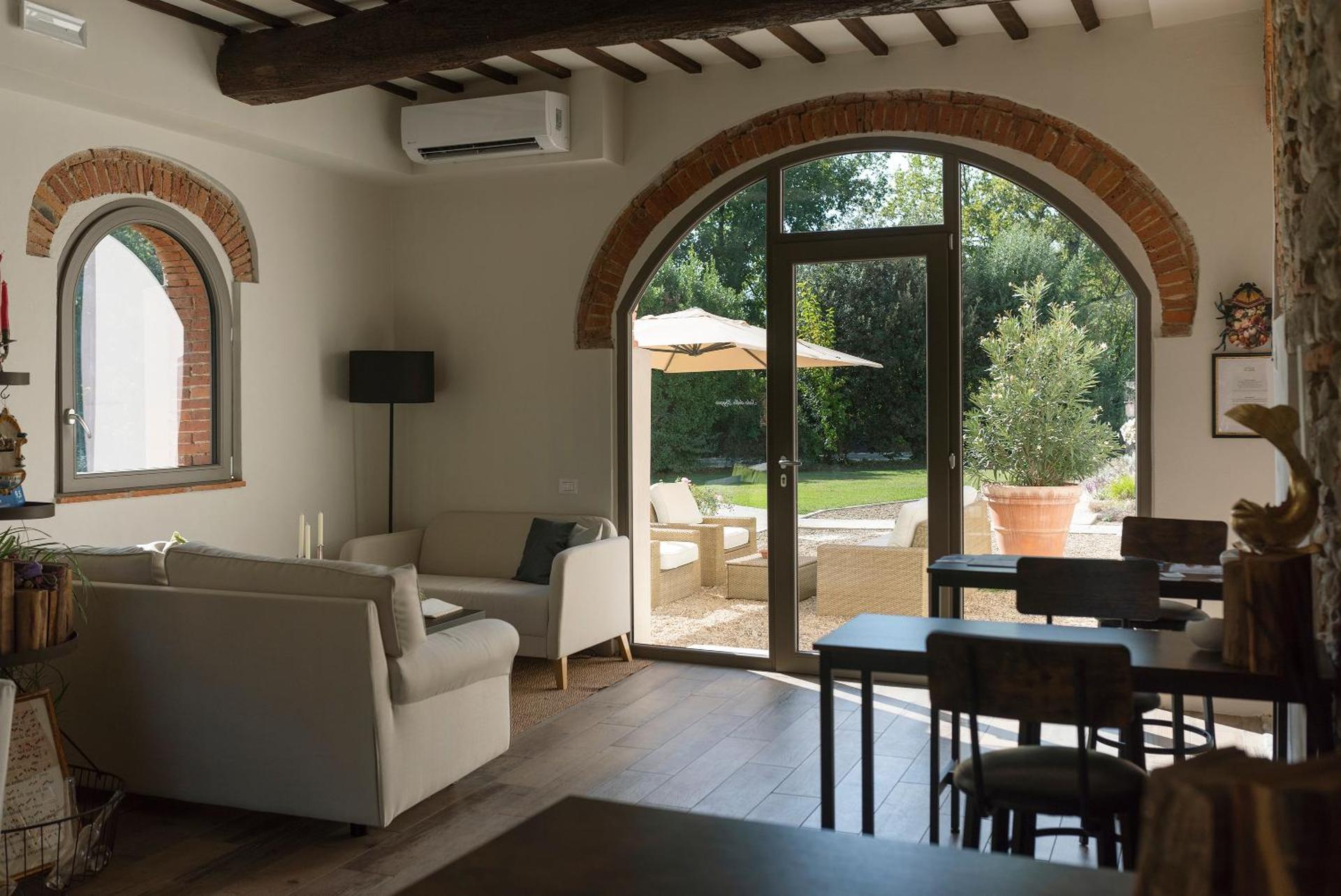 Communal lounge/ TV room