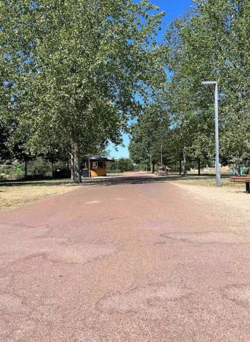 Fully equipped apartment, 15 min to Downtown