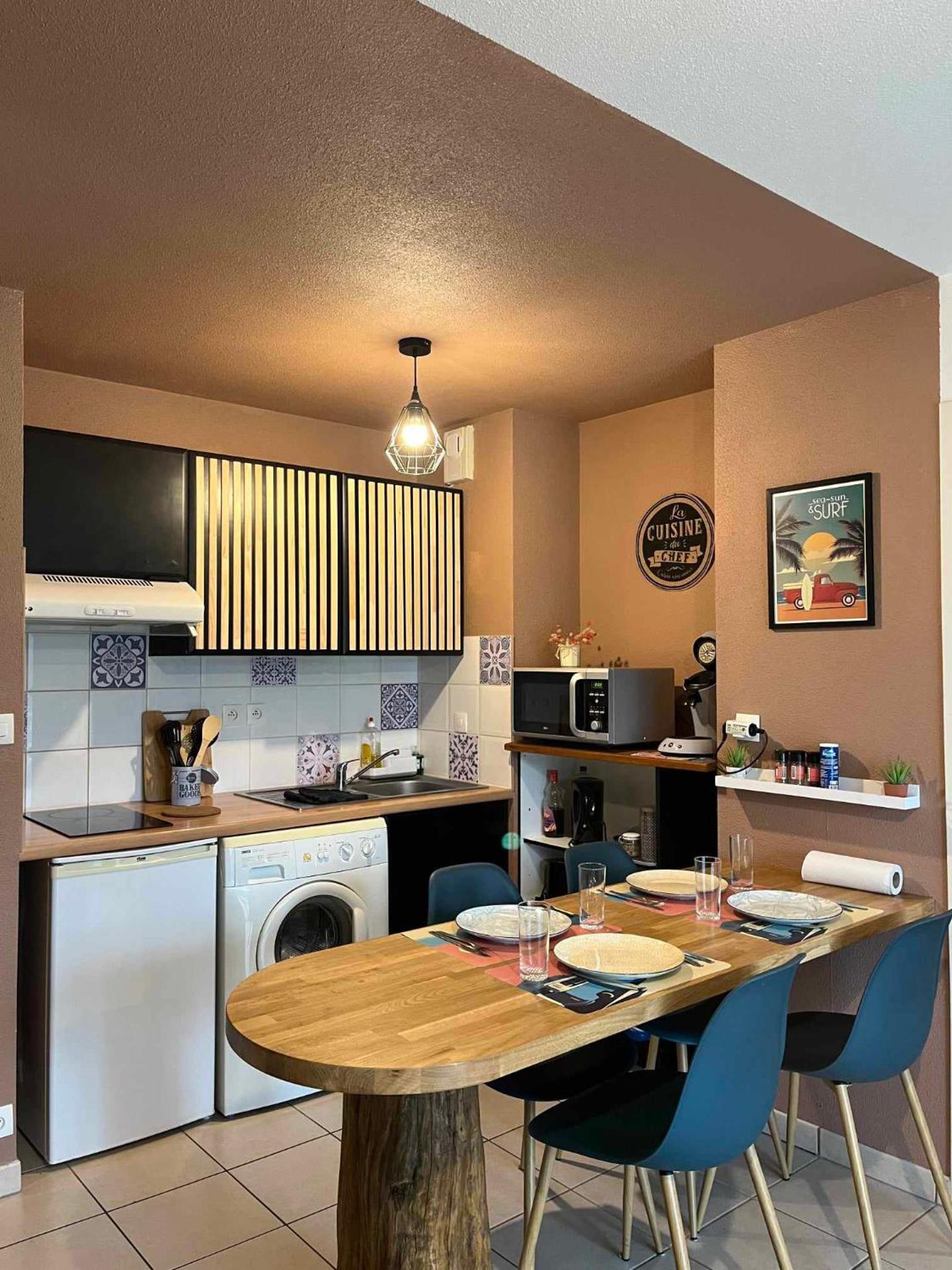 Kitchen or kitchenette