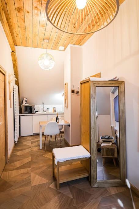 La Mezzanine de l'Etoile suite avec jacuzzi privé