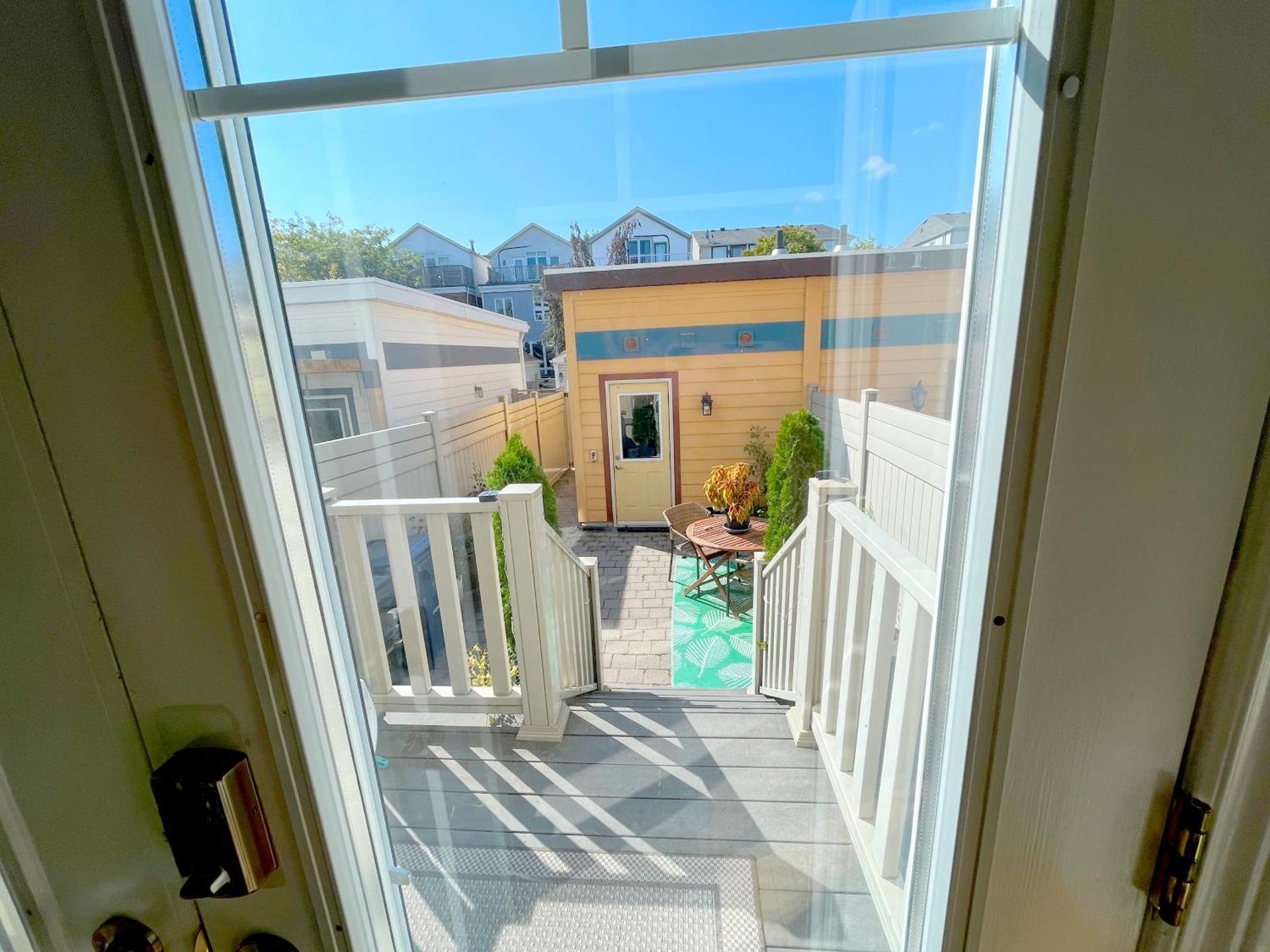 Stunning Rooms in Townhouse across the Beach