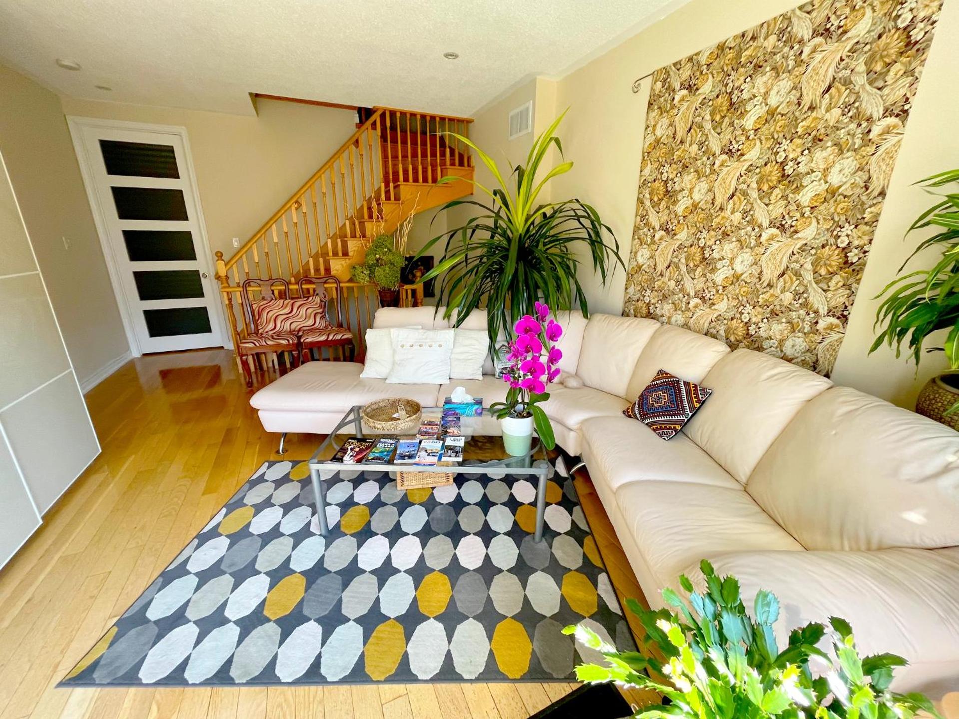 Stunning Rooms in Townhouse across the Beach