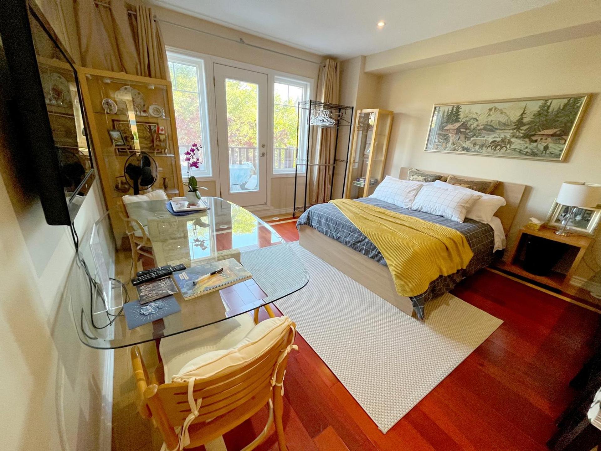 Stunning Rooms in Townhouse across the Beach