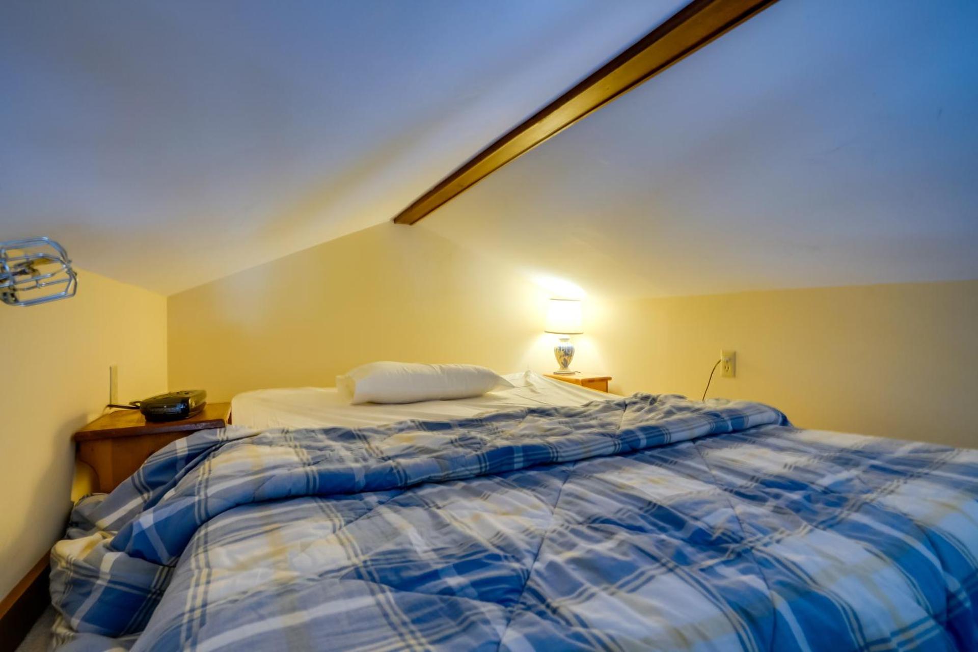 Bromley Mountain Escape with 2 Balconies Hike and Ski