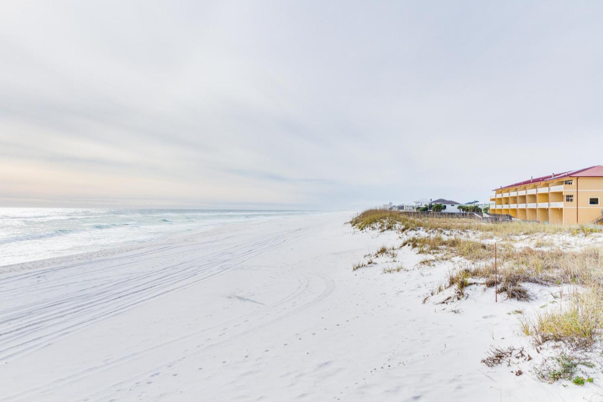 Pensacola Beach Condo with Patio and Access to Beach!