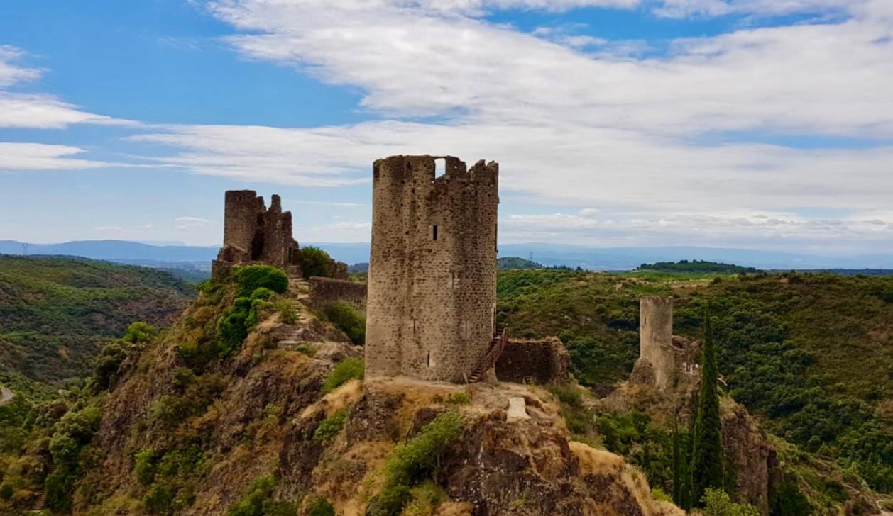 Bijou SURDESPINE air conditioned 100m to Historic 4 Cathar Châteaux Lastours access to a very pretty riverside garden!!