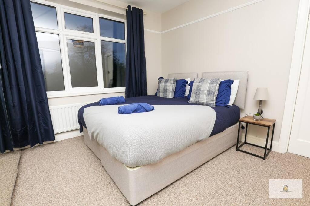 Modern 4-Bedroom 2-Bathroom with Off Road Parking in Great Sankey by Amazing Spaces Relocations Ltd