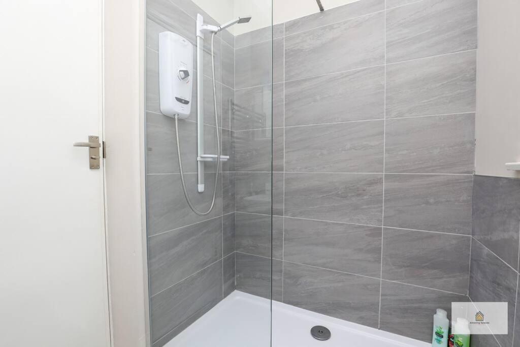 Modern 4-Bedroom 2-Bathroom with Off Road Parking in Great Sankey by Amazing Spaces Relocations Ltd