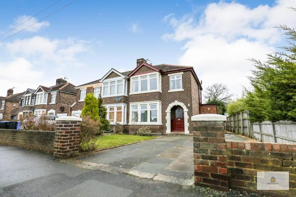 Modern 4-Bedroom 2-Bathroom with Off Road Parking in Great Sankey by Amazing Spaces Relocations Ltd