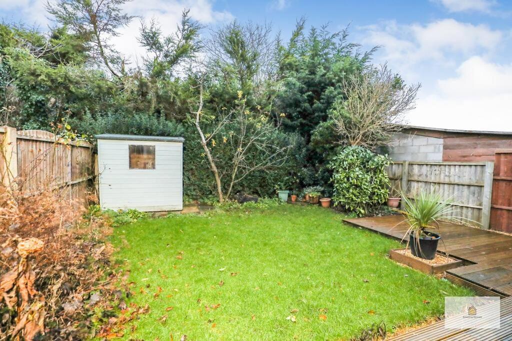 Modern 4-Bedroom 2-Bathroom with Off Road Parking in Great Sankey by Amazing Spaces Relocations Ltd