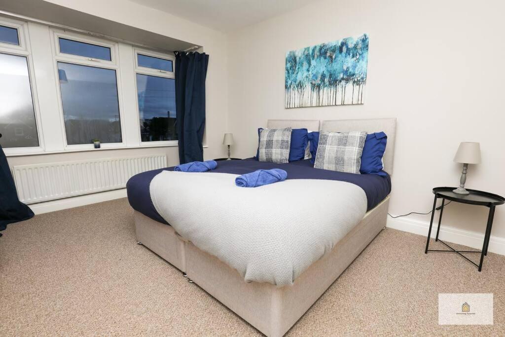 Modern 4-Bedroom 2-Bathroom with Off Road Parking in Great Sankey by Amazing Spaces Relocations Ltd