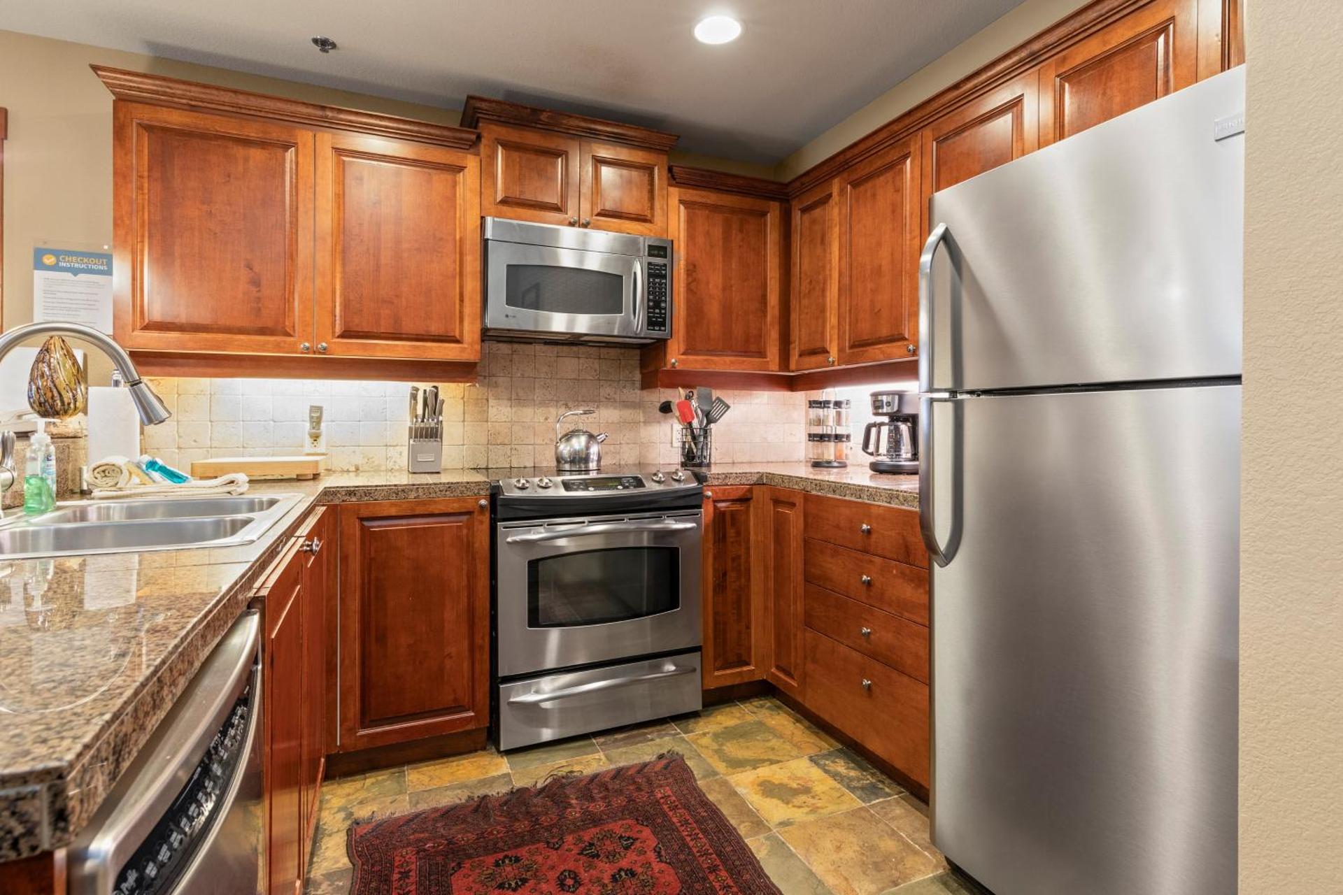 Powderhorn Lodge 210: Blazing Star Suite