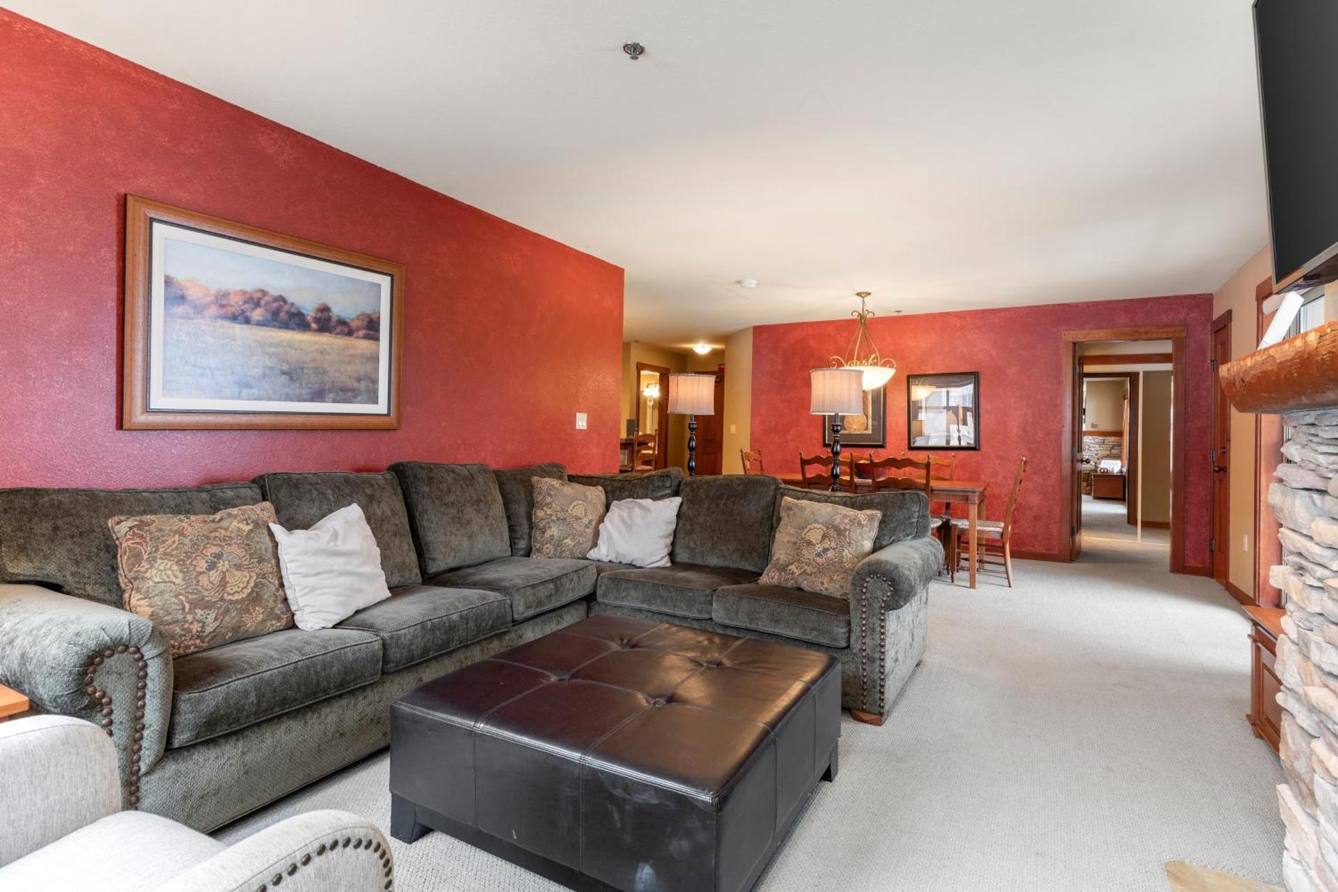 Powderhorn Lodge 210: Blazing Star Suite