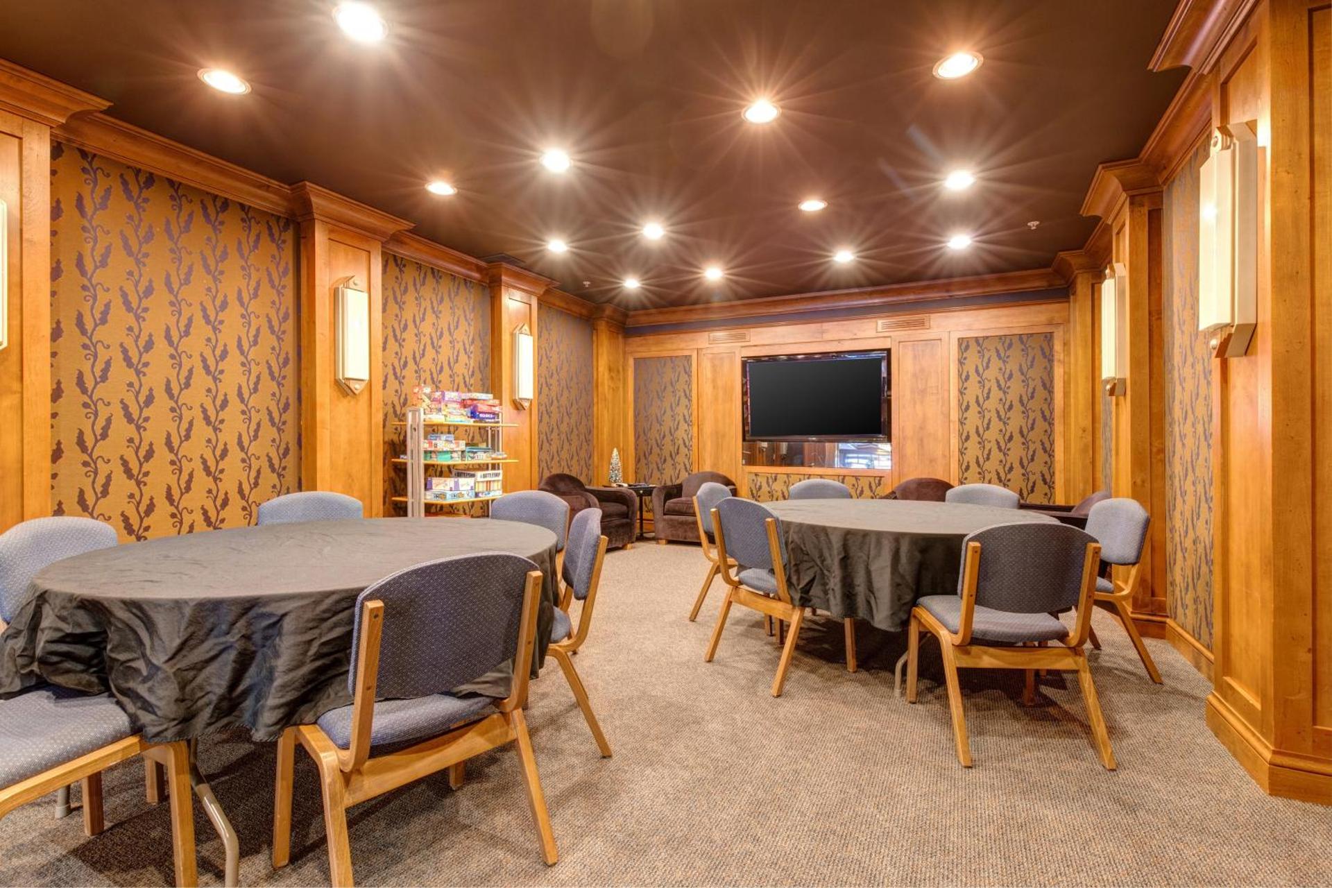Powderhorn Lodge 210: Blazing Star Suite