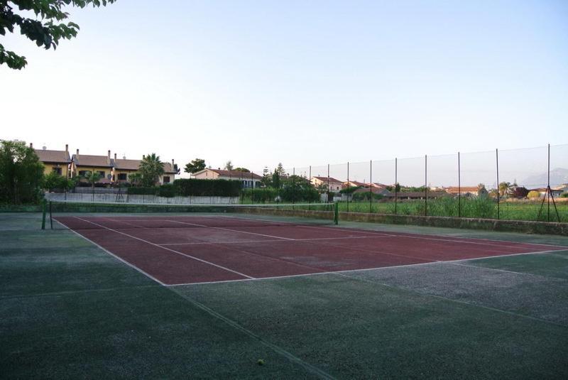 Tennis court
