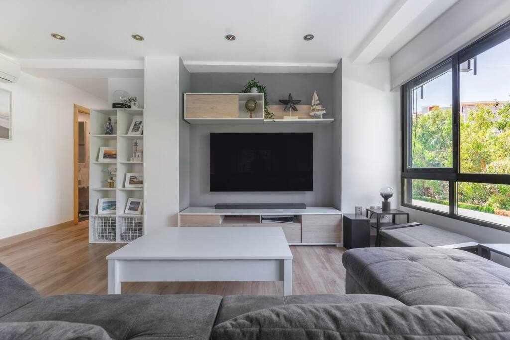 Apto moderno con piscina en 1ª línea de playa