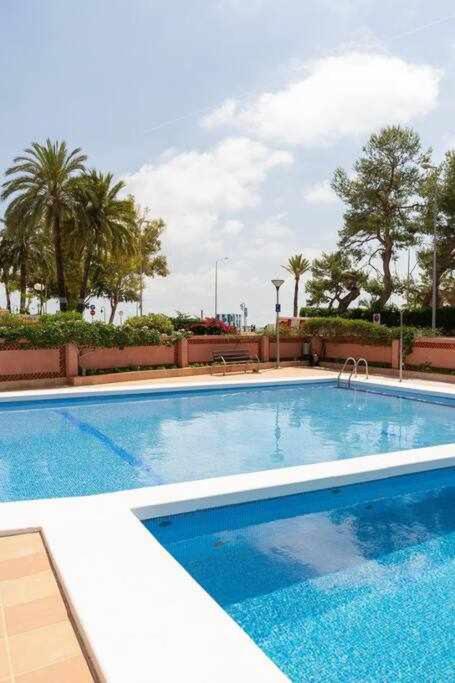 Apto moderno con piscina en 1ª línea de playa